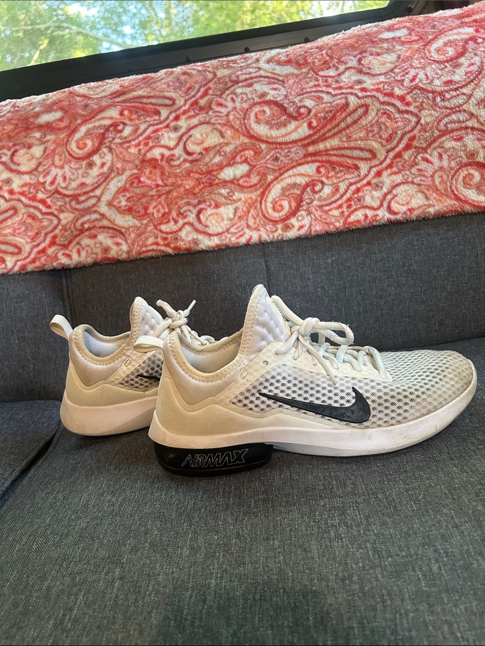 Nike White and Black Air Max Mesh Sneakers